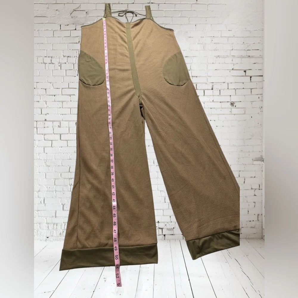 Jumpsuit/Onesie. Two Tone (unbranded) Size 2XL - runs small